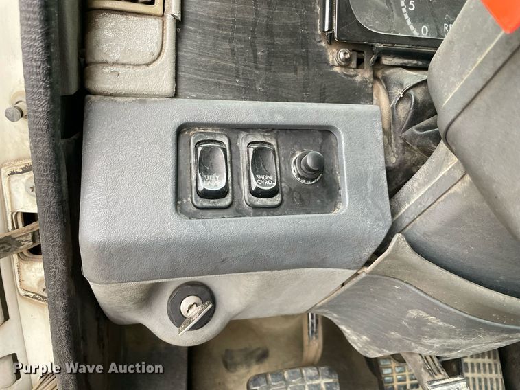 image for item NY9872 2008 Freightliner Columbia 120  semi truck