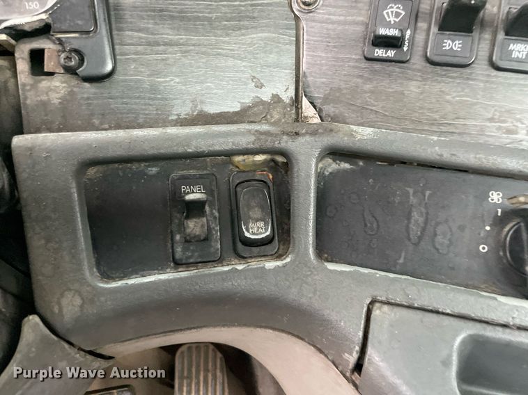 image for item NY9872 2008 Freightliner Columbia 120  semi truck