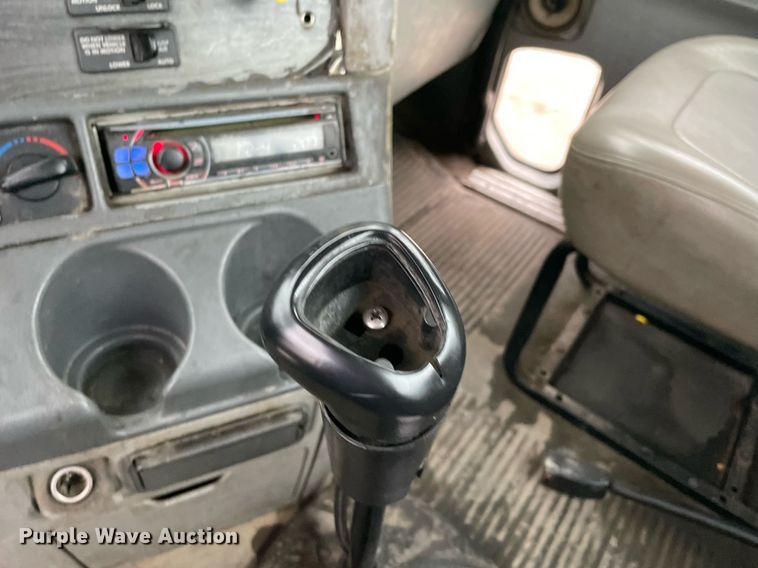 image for item NY9872 2008 Freightliner Columbia 120  semi truck