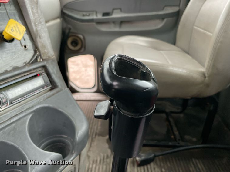 image for item NY9872 2008 Freightliner Columbia 120  semi truck