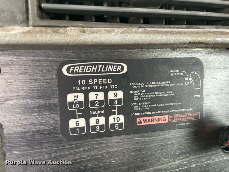 image for item NY9872 2008 Freightliner Columbia 120  semi truck