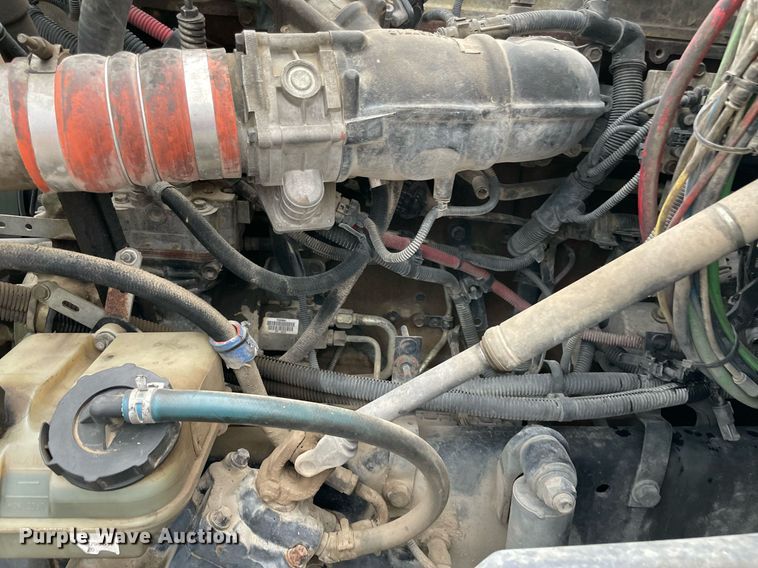 image for item NY9872 2008 Freightliner Columbia 120  semi truck