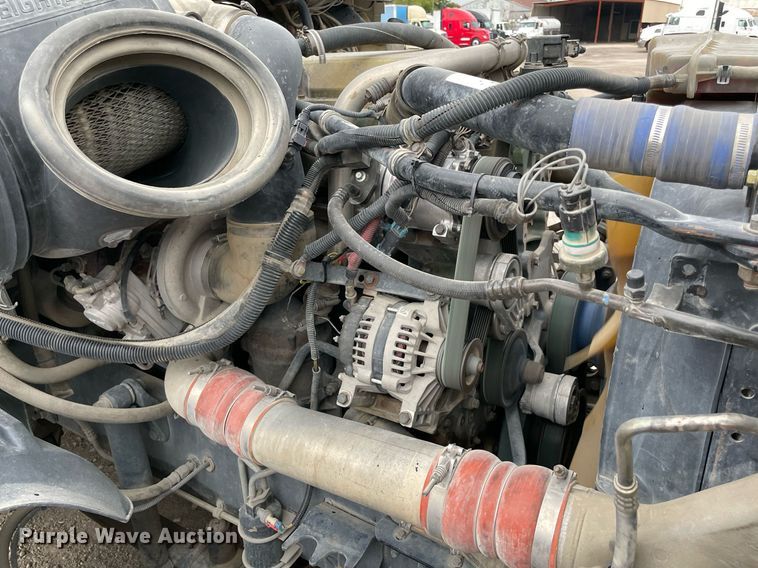 image for item NY9872 2008 Freightliner Columbia 120  semi truck