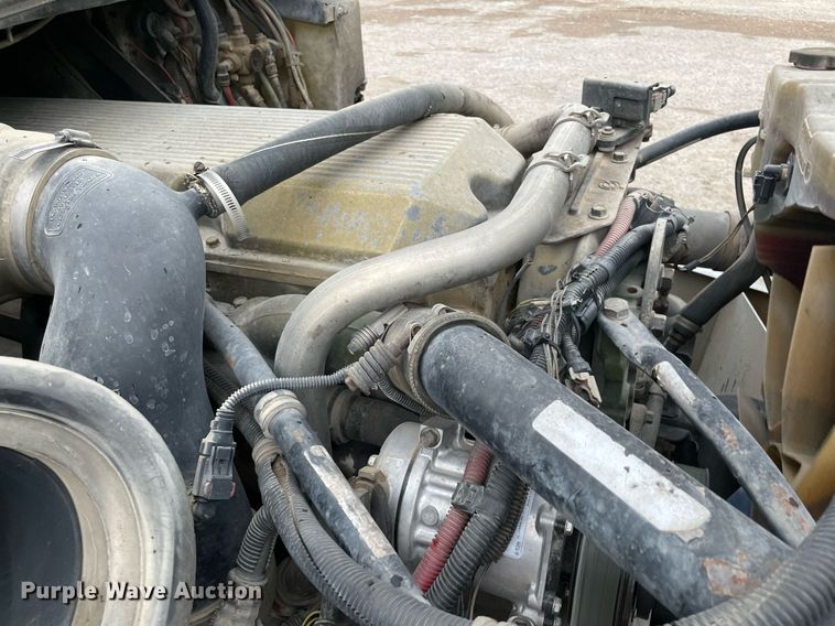 image for item NY9872 2008 Freightliner Columbia 120  semi truck