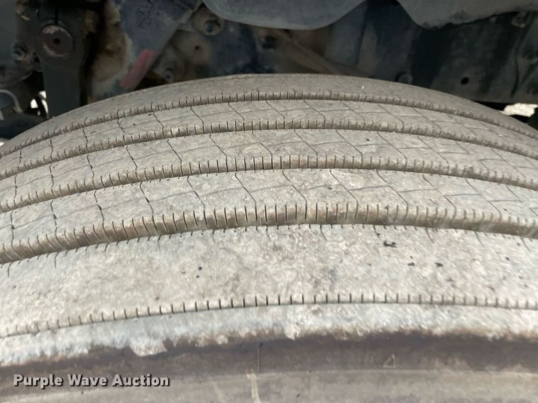 image for item NY9872 2008 Freightliner Columbia 120  semi truck