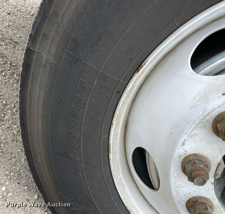 image for item NY9872 2008 Freightliner Columbia 120  semi truck