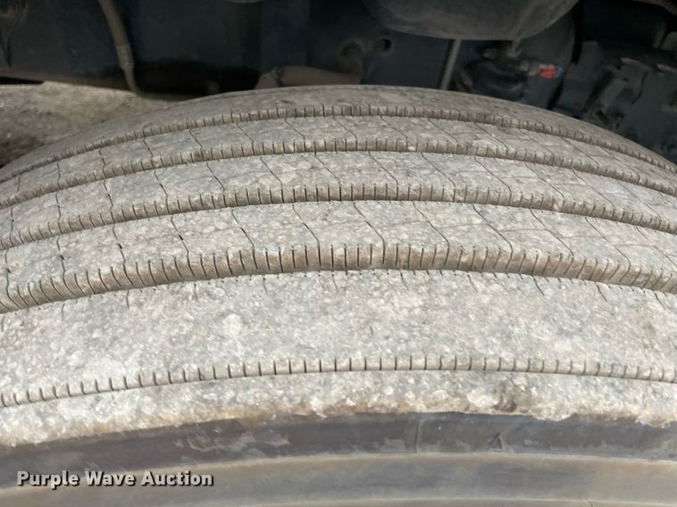 image for item NY9872 2008 Freightliner Columbia 120  semi truck