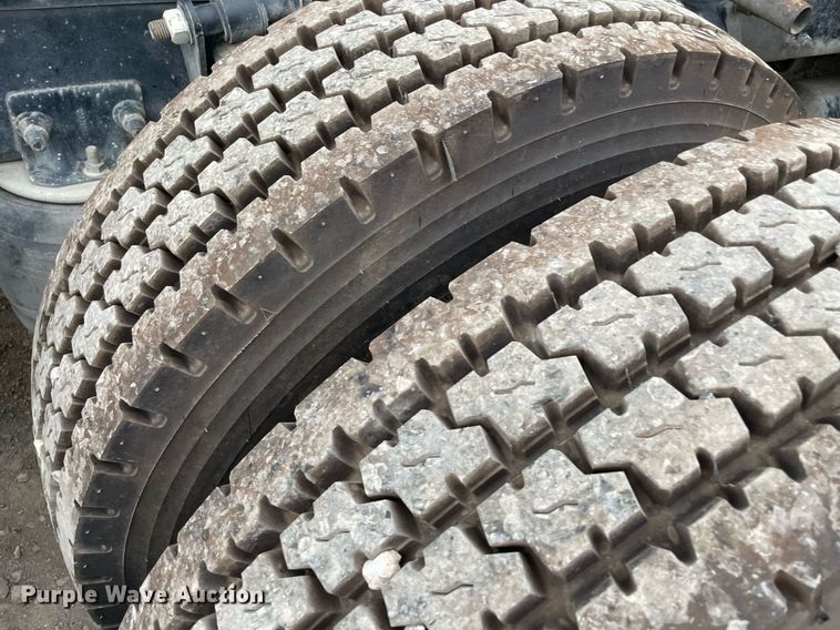 image for item NY9872 2008 Freightliner Columbia 120  semi truck