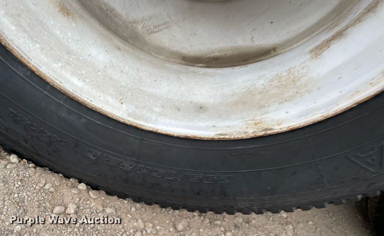 image for item NY9872 2008 Freightliner Columbia 120  semi truck