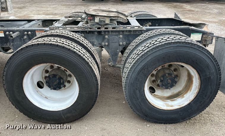 image for item NY9872 2008 Freightliner Columbia 120  semi truck