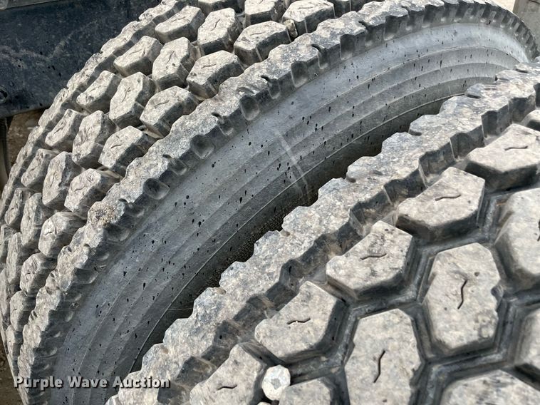 image for item NY9872 2008 Freightliner Columbia 120  semi truck