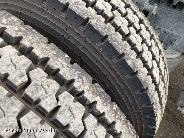 image for item NY9872 2008 Freightliner Columbia 120  semi truck