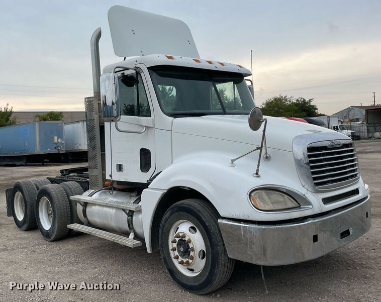 image for item NY9873 2008 Freightliner Columbia 120  semi truck