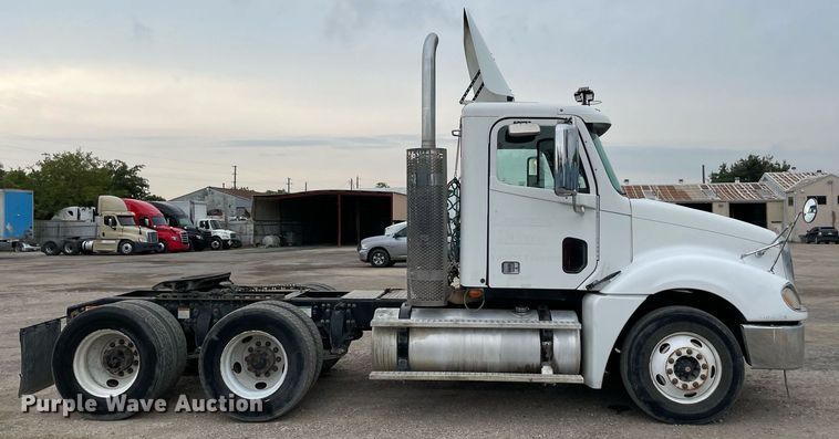 image for item NY9873 2008 Freightliner Columbia 120  semi truck