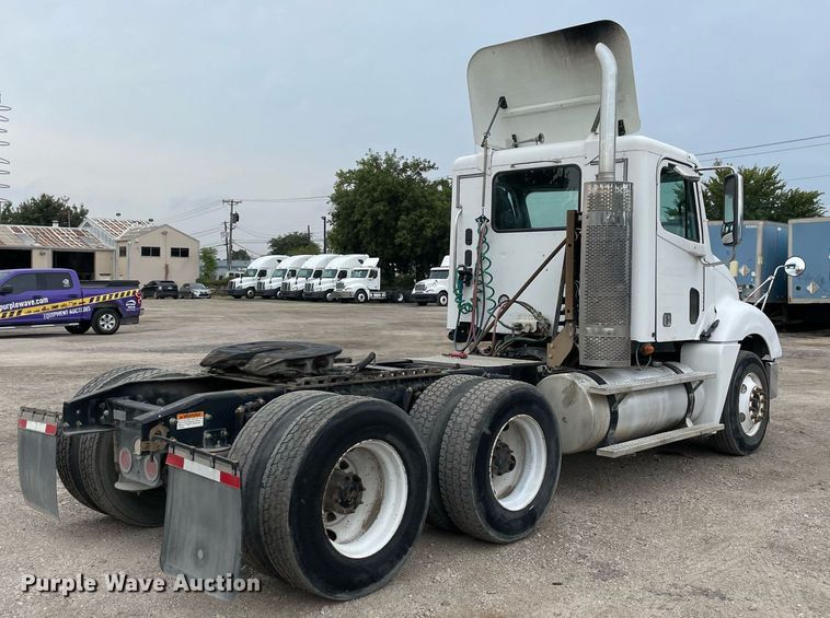 image for item NY9873 2008 Freightliner Columbia 120  semi truck