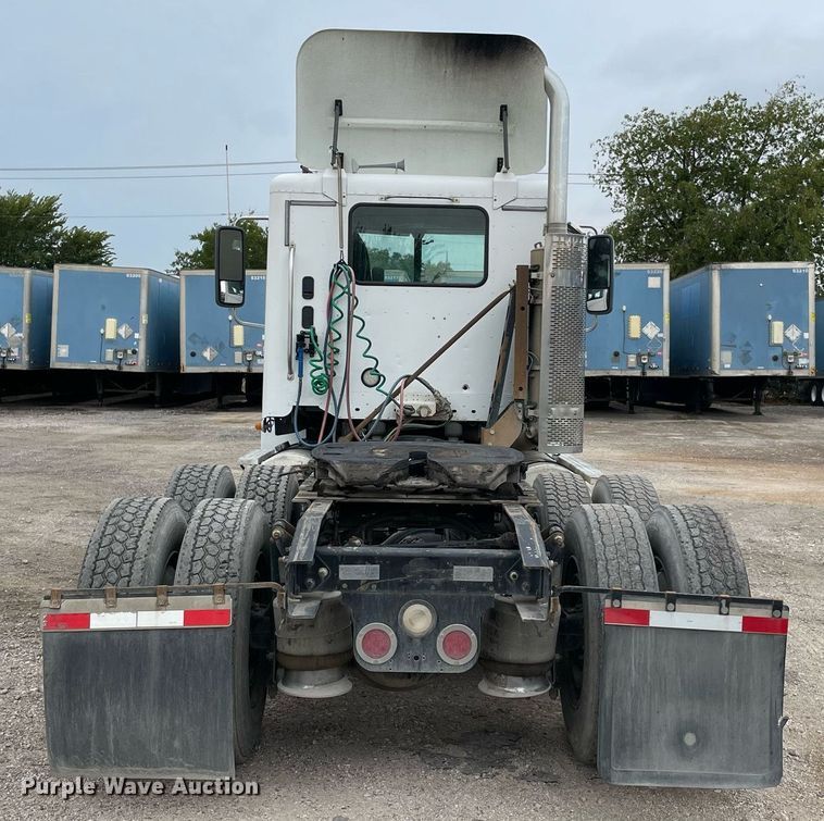 image for item NY9873 2008 Freightliner Columbia 120  semi truck