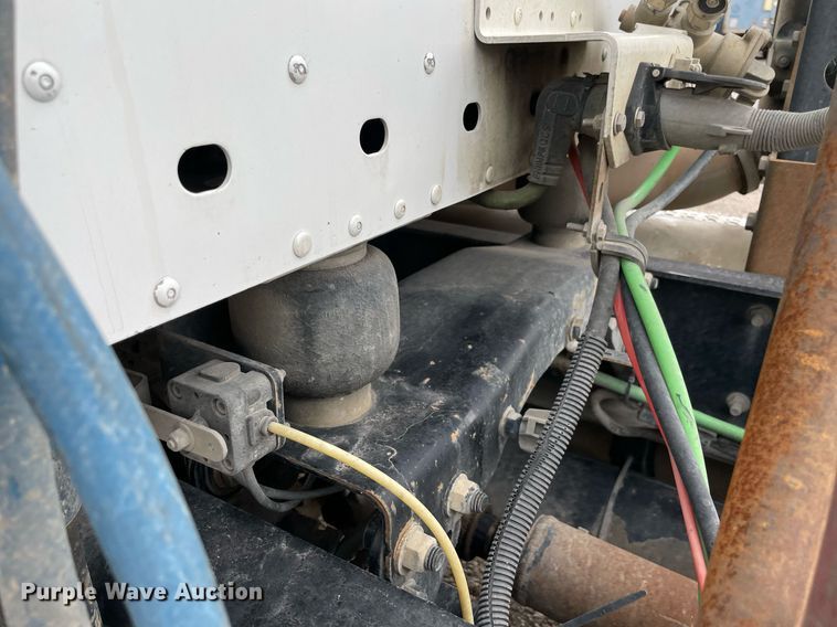 image for item NY9873 2008 Freightliner Columbia 120  semi truck