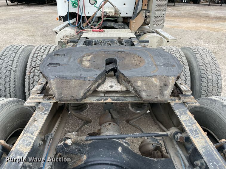 image for item NY9873 2008 Freightliner Columbia 120  semi truck