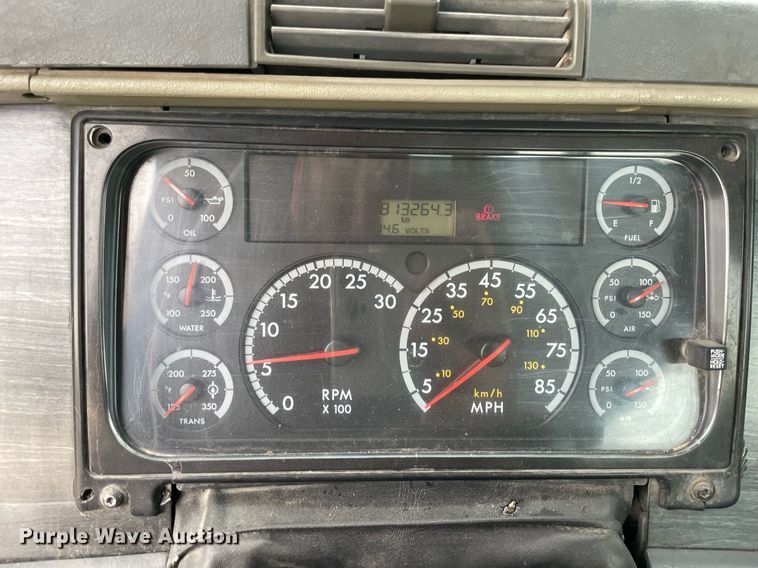 image for item NY9873 2008 Freightliner Columbia 120  semi truck