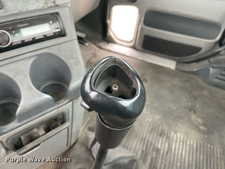 image for item NY9873 2008 Freightliner Columbia 120  semi truck