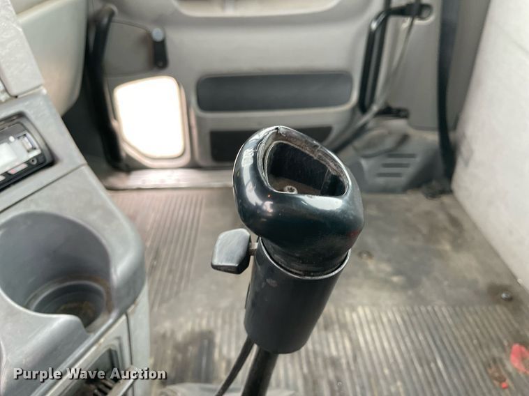 image for item NY9873 2008 Freightliner Columbia 120  semi truck