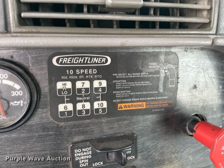 image for item NY9873 2008 Freightliner Columbia 120  semi truck