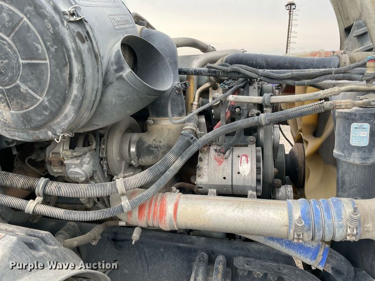 image for item NY9873 2008 Freightliner Columbia 120  semi truck