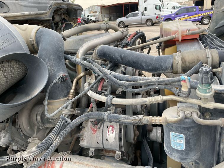 image for item NY9873 2008 Freightliner Columbia 120  semi truck