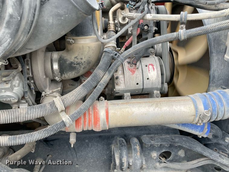 image for item NY9873 2008 Freightliner Columbia 120  semi truck