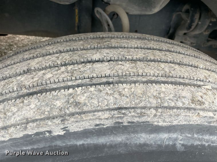 image for item NY9873 2008 Freightliner Columbia 120  semi truck