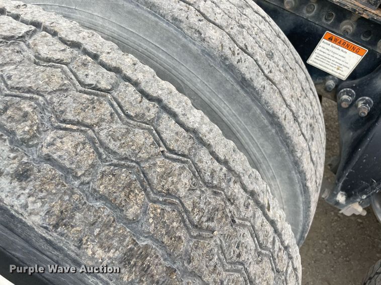 image for item NY9873 2008 Freightliner Columbia 120  semi truck