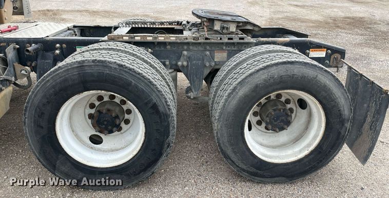 image for item NY9873 2008 Freightliner Columbia 120  semi truck