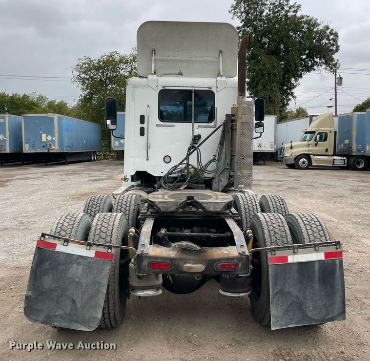 image for item NY9874 2008 Freightliner Columbia 120  semi truck