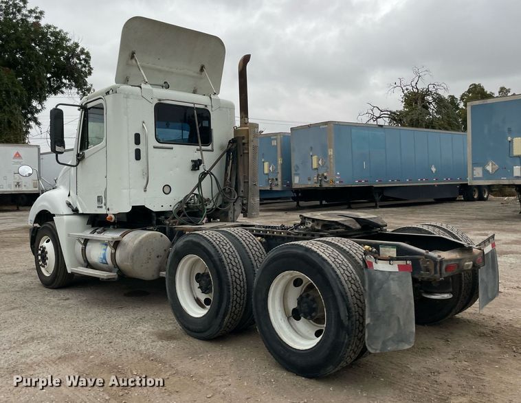 image for item NY9874 2008 Freightliner Columbia 120  semi truck