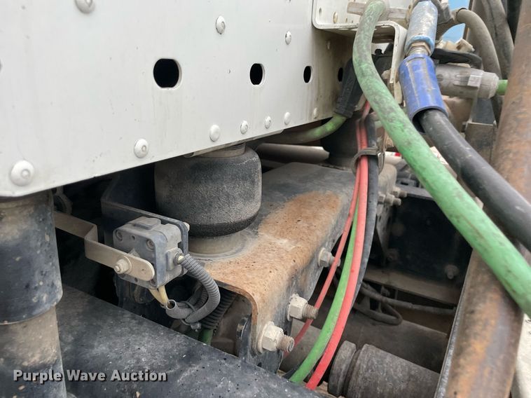 image for item NY9874 2008 Freightliner Columbia 120  semi truck