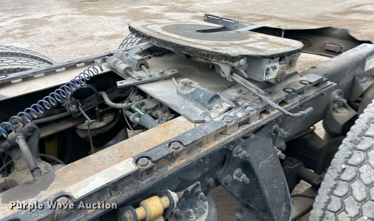 image for item NY9874 2008 Freightliner Columbia 120  semi truck