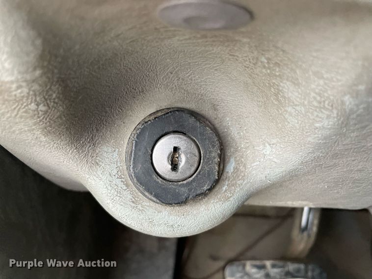 image for item NY9874 2008 Freightliner Columbia 120  semi truck