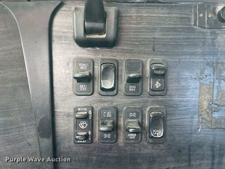 image for item NY9874 2008 Freightliner Columbia 120  semi truck