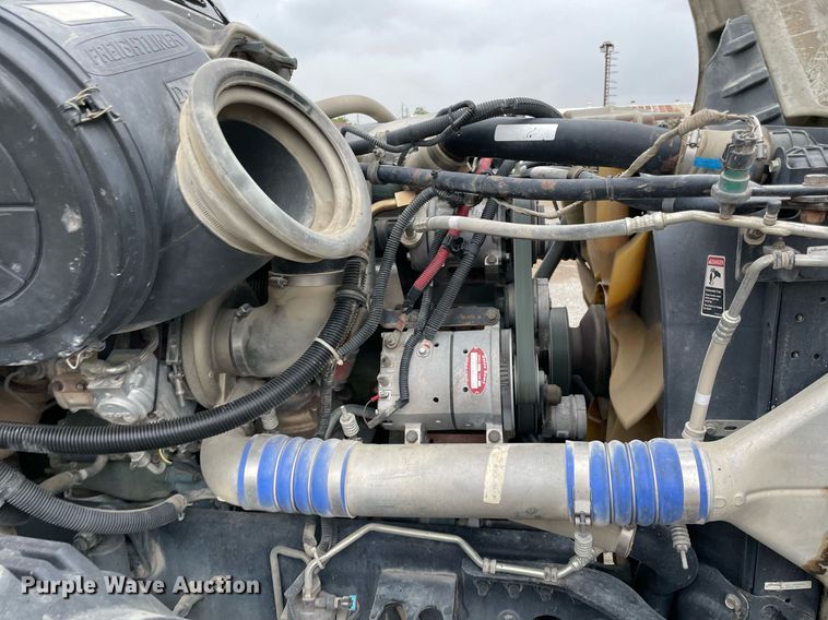 image for item NY9874 2008 Freightliner Columbia 120  semi truck