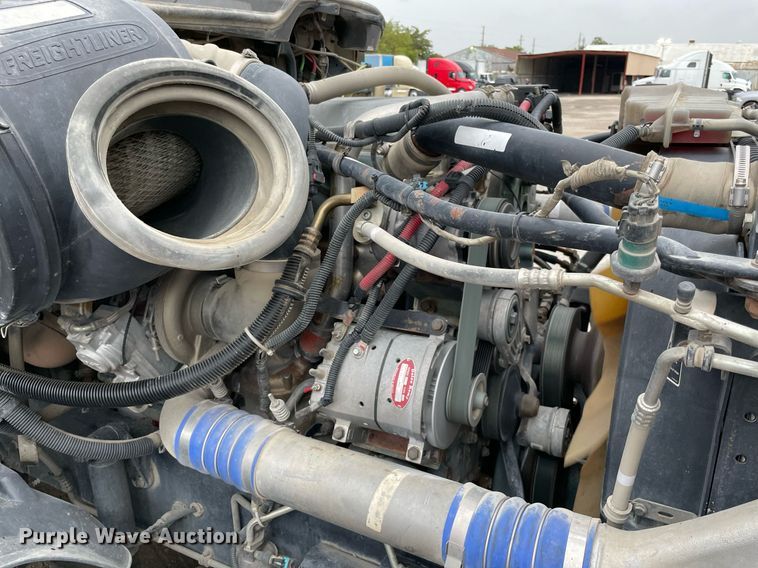 image for item NY9874 2008 Freightliner Columbia 120  semi truck