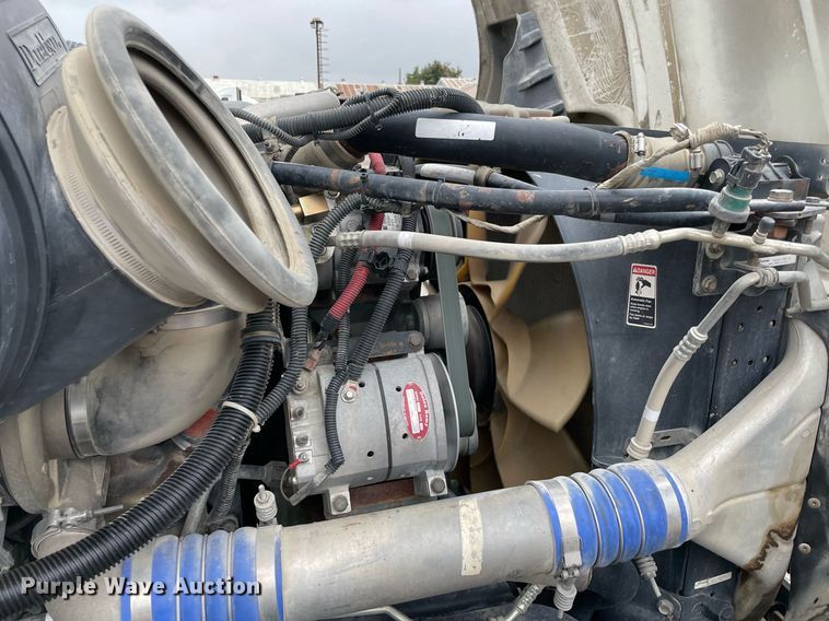 image for item NY9874 2008 Freightliner Columbia 120  semi truck