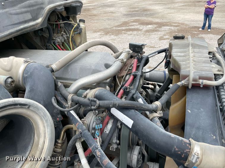 image for item NY9874 2008 Freightliner Columbia 120  semi truck