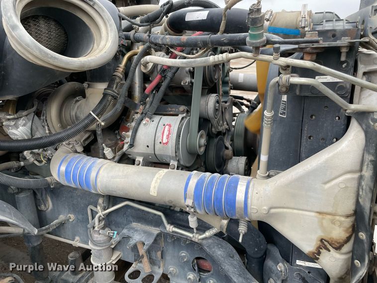 image for item NY9874 2008 Freightliner Columbia 120  semi truck