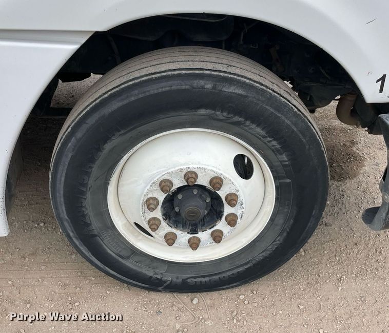 image for item NY9874 2008 Freightliner Columbia 120  semi truck