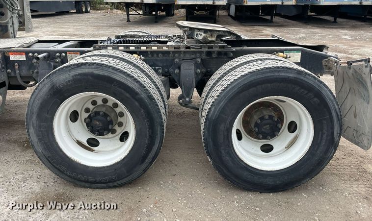 image for item NY9874 2008 Freightliner Columbia 120  semi truck