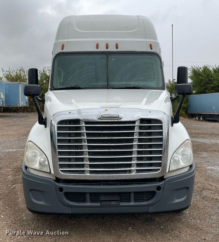 image for item NY9875 2016 Freightliner Cascadia 125  semi truck