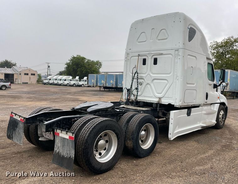 image for item NY9875 2016 Freightliner Cascadia 125  semi truck