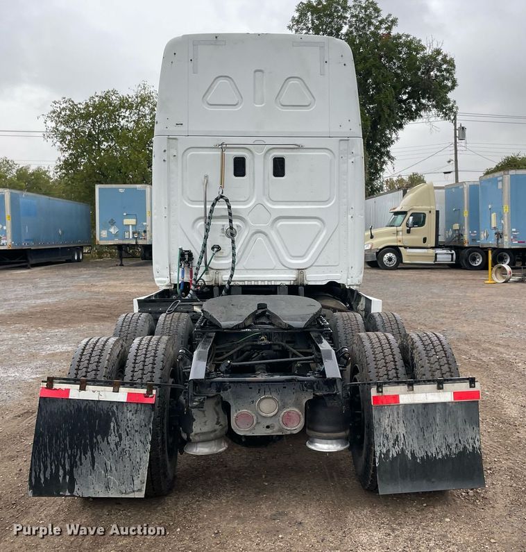 image for item NY9875 2016 Freightliner Cascadia 125  semi truck