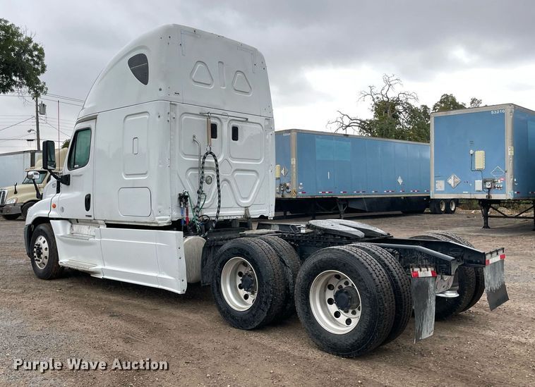 image for item NY9875 2016 Freightliner Cascadia 125  semi truck