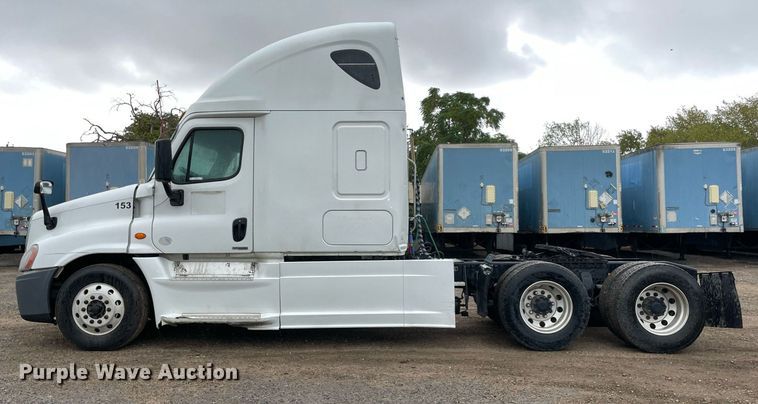 image for item NY9875 2016 Freightliner Cascadia 125  semi truck